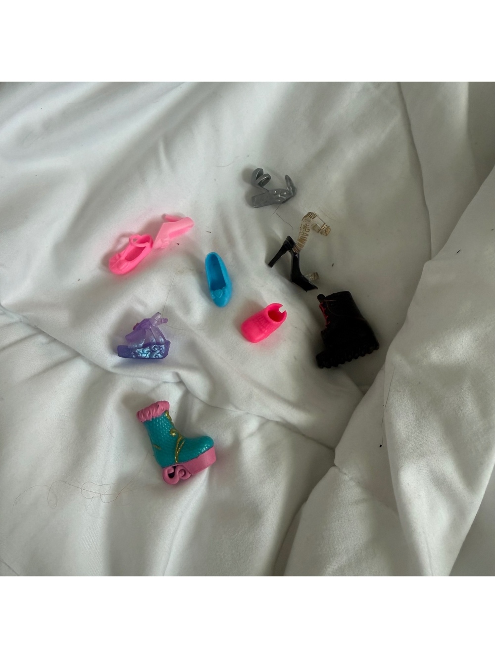 random barbie / doll shoes bundle